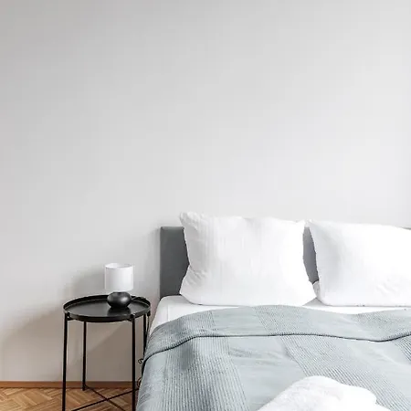 Flats 4 You, Moderne Naehe Hbf, Due-messe 20 Min, Netflix, Kueche